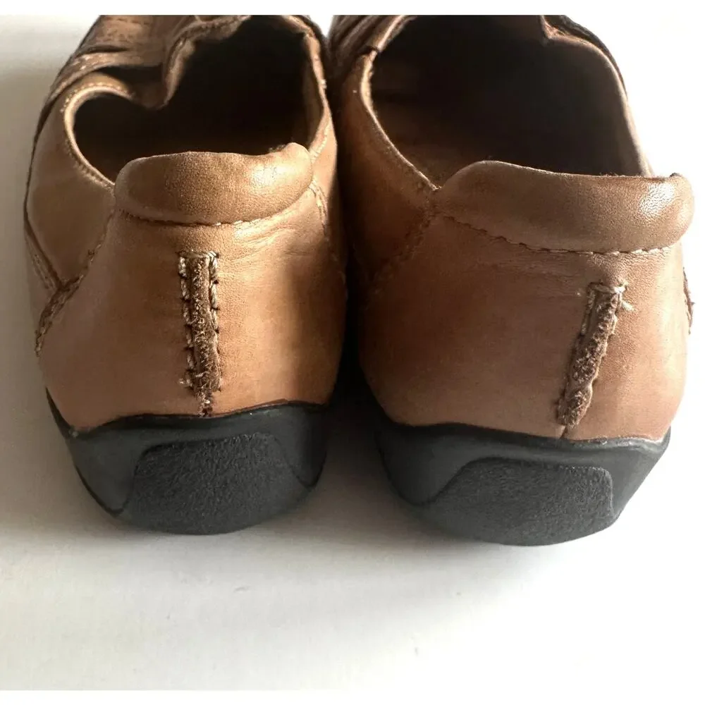 Clarks Artisan Tan Slip-On Loafers Womens Size 7.5 Leather Round Toe Brown Shoes